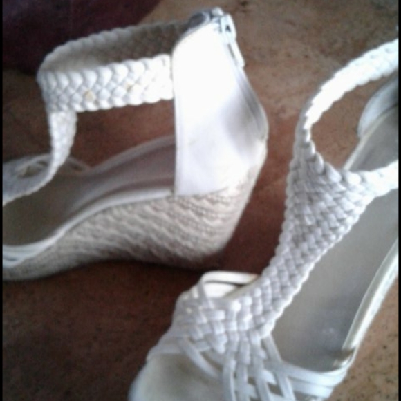 Ivory wedge sandals - Picture 5 of 5